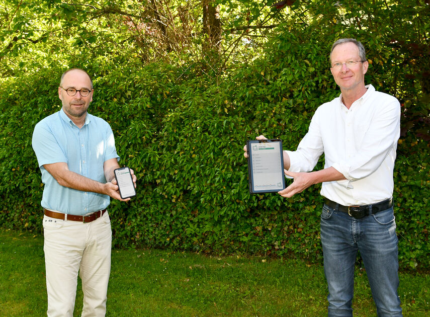 Michael Werner und Hubertus Abraham stellen die neue Abfall-App vor.